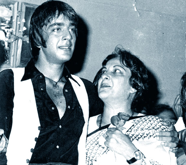 sanjay dutt with nargis dutt