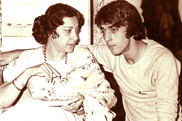 Sanjay dutt with mother