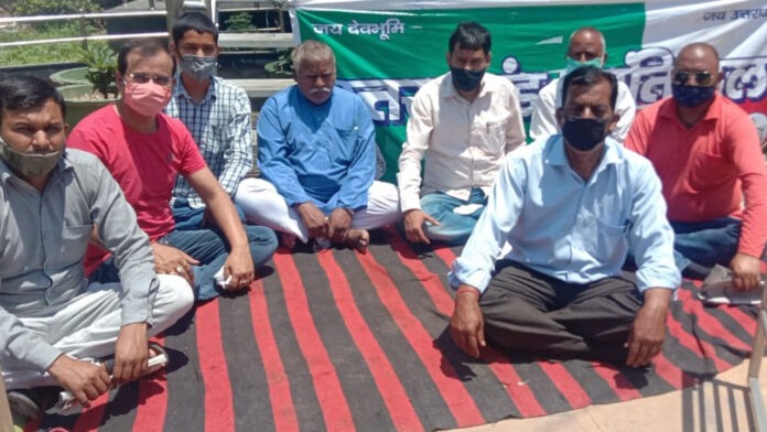 UKD fast in protest against grade pay cut of police