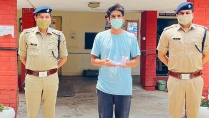Police caught murderer lover