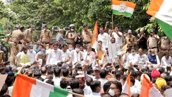 Congress worker arrested while traveling to CM residence
