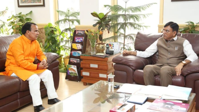20 lakh doses of vaccine should be given per month