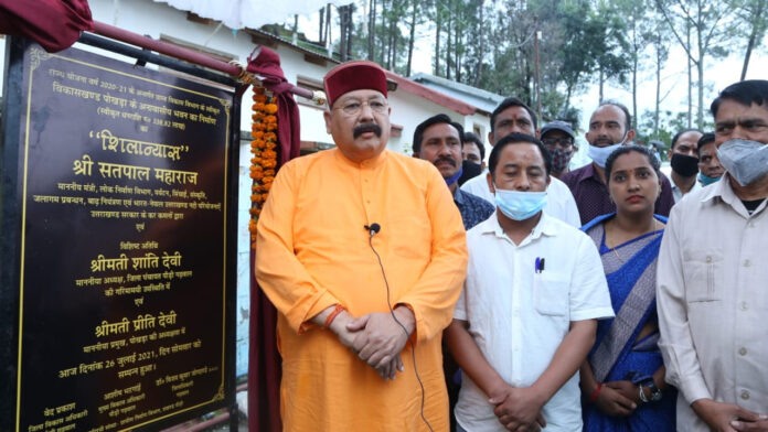 Satpal Maharaj in Chaubattakhal