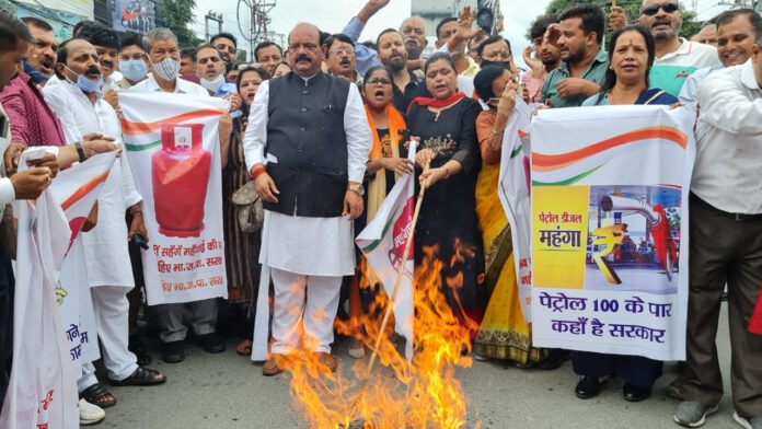 Uttarakhand Congress protest against inflation