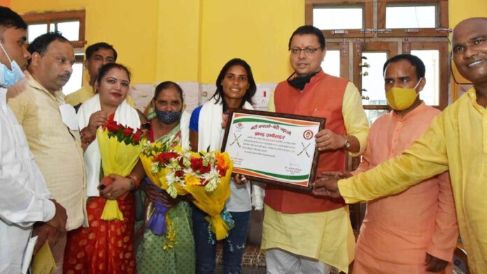 CM Dhami honored Vandana Katariya