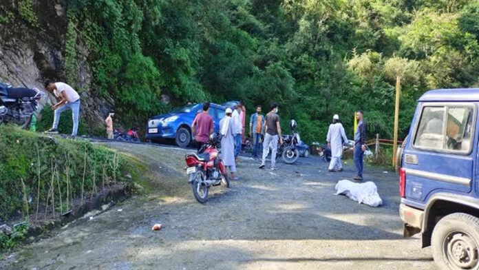Dead body of youth found on Mussoorie - Doon road