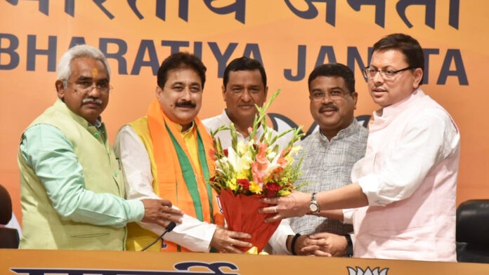 Congress MLA Rajkumar joins BJP