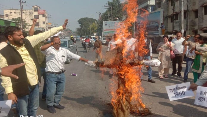 UKD burnt effigy of government over original residence