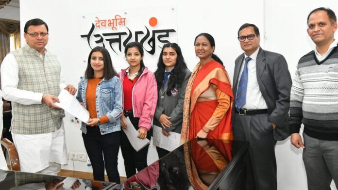 Provided checks to three girl students under CM Vatsalya Yojana