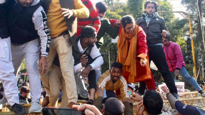 BJYM demonstrated outside Congress headquarters in Doon