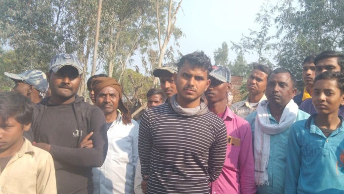 Angry villagers raised slogans against BJP leaders