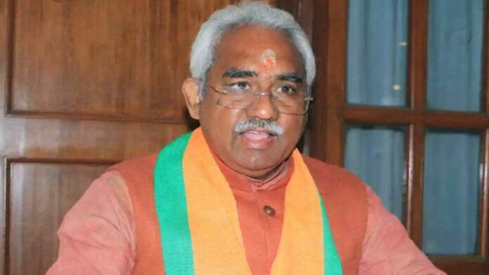High Court issued to Madan Kaushik notice