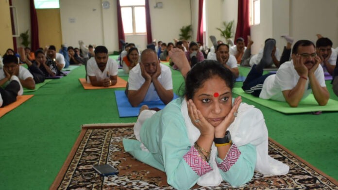 Speaker Ritu Khanduri did yoga