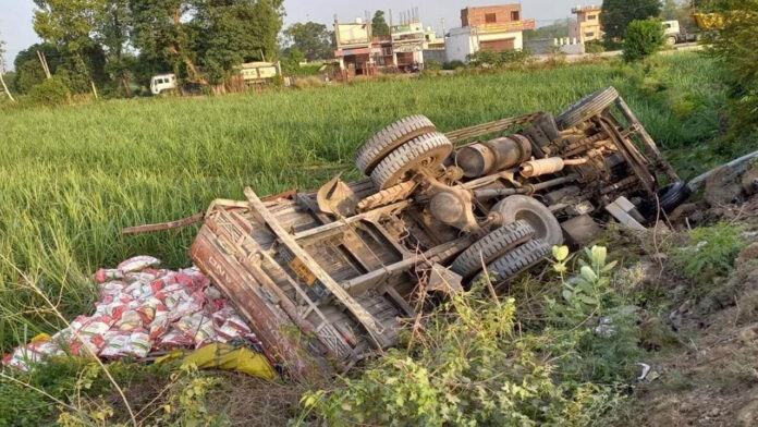 truck overturned on haridwar highway