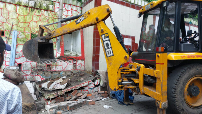 Encroachment demolished in Mussoorie