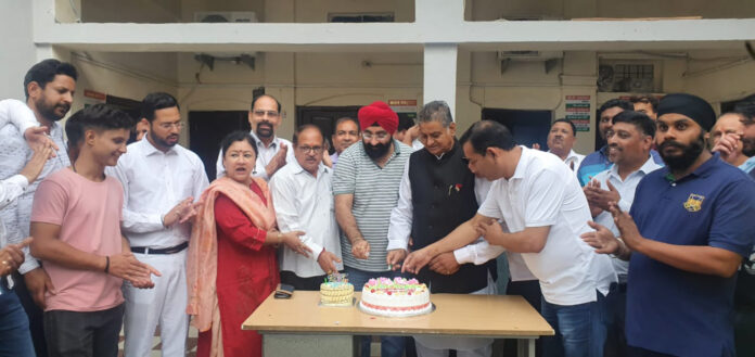 Karan Mahra's birthday celebrated