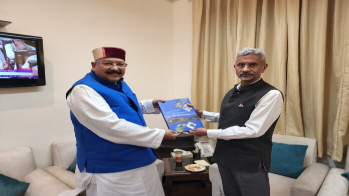 Satpal Maharaj met the External Affairs Minister