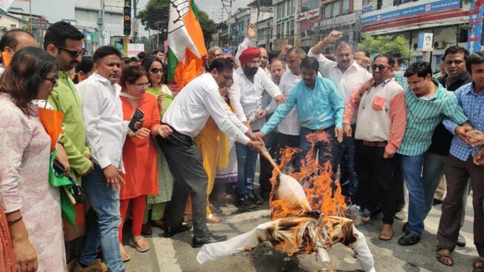 Congress workers burnt effigy of BJP government