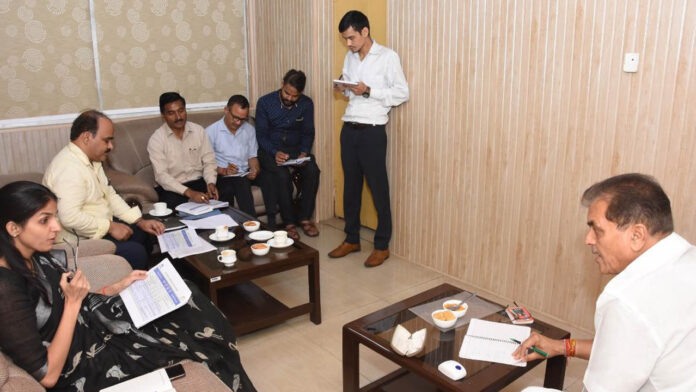 Minister reviews the construction works