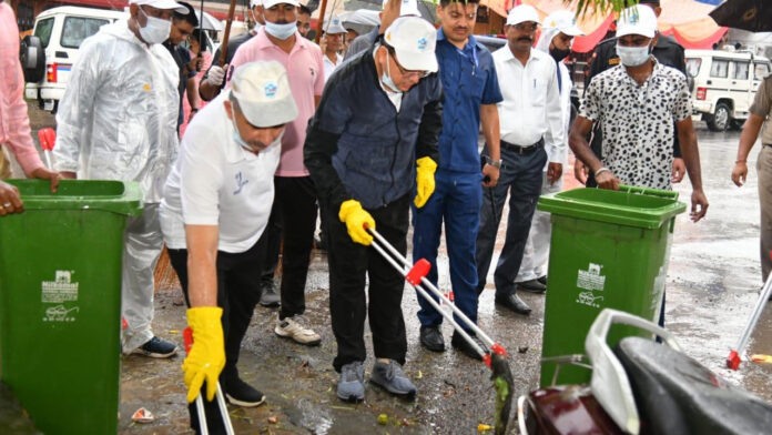 CM launches cleanliness campaign