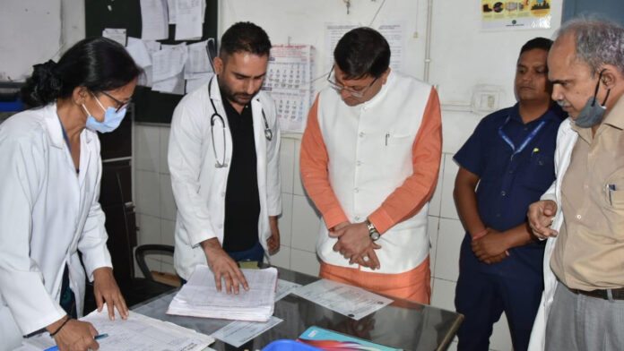 CM Dhami did surprise inspection of Doon Hospital