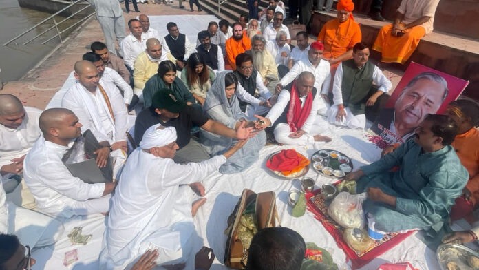 Mulayam Singh Yadav's ashes immersed in Ganga