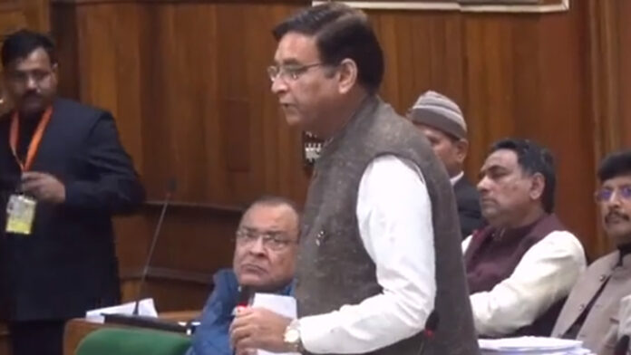 Opposition surrounded the government