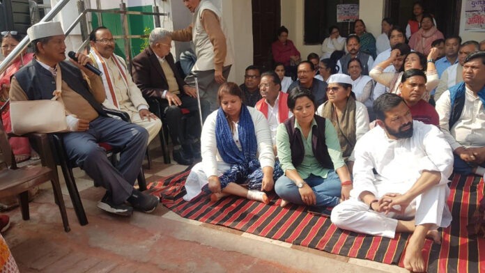 Congress protest continues against police lathicharge