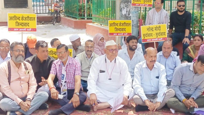 AAP workers demonstrated against the central government