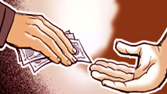 Sub-inspector caught red handed while taking bribe