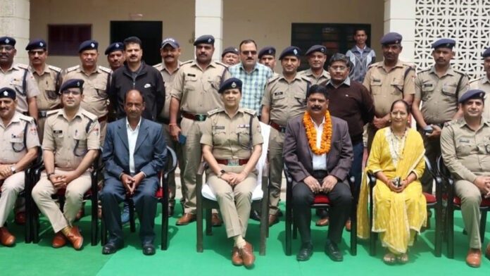 Memorable farewell given to police officers