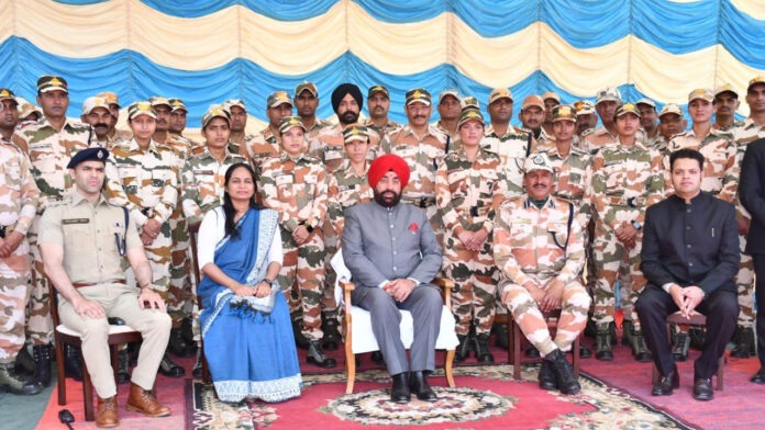 Governor encouraged ITBP jawans in Munsiyari