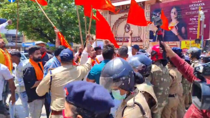 Bajrang Dal tried to gherao the Congress building