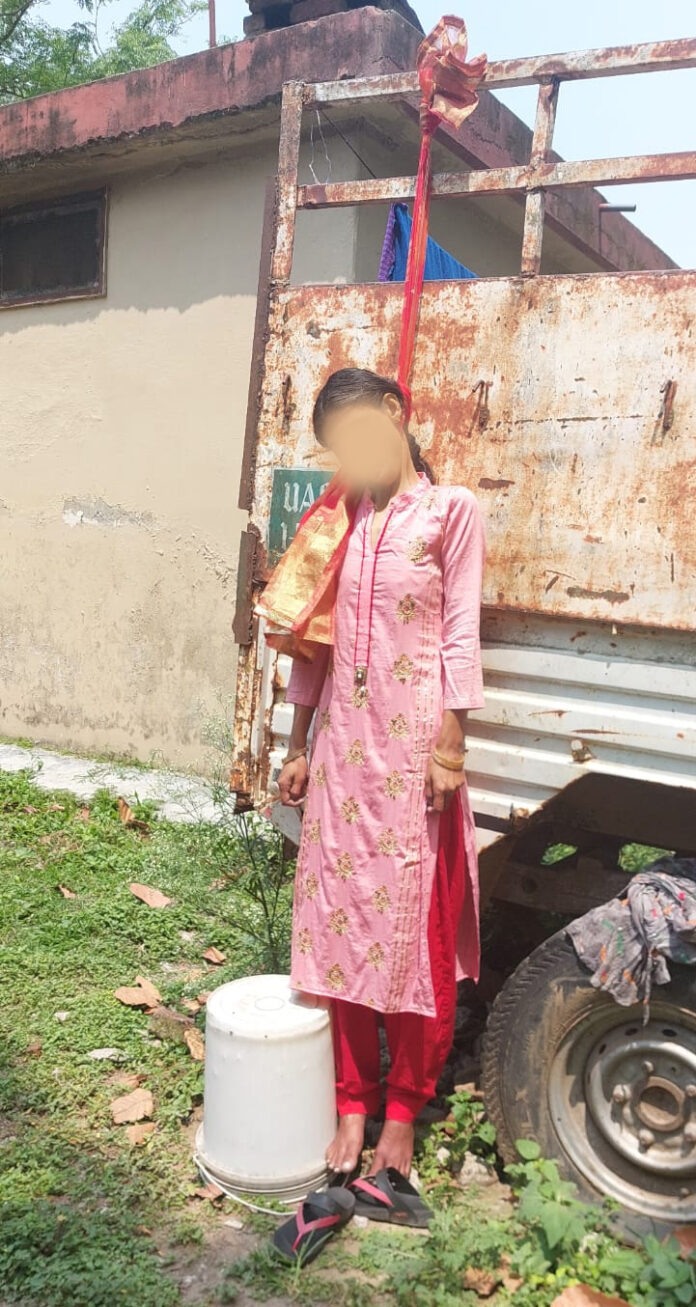 Dead body of woman found hanging