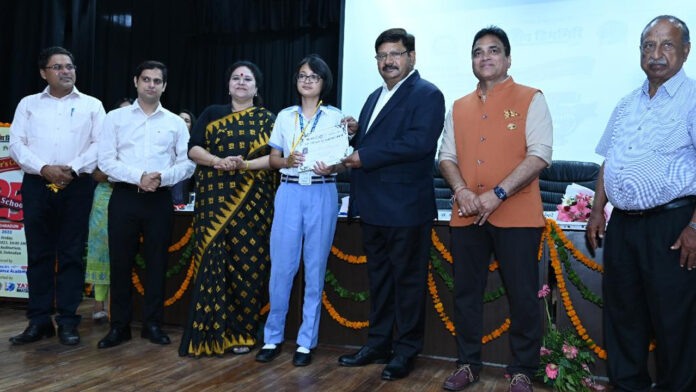 Medals and awards given to 473 students in Toppers Conclave