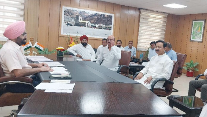 Delegation of senior Congress leaders met the Chief Secretary