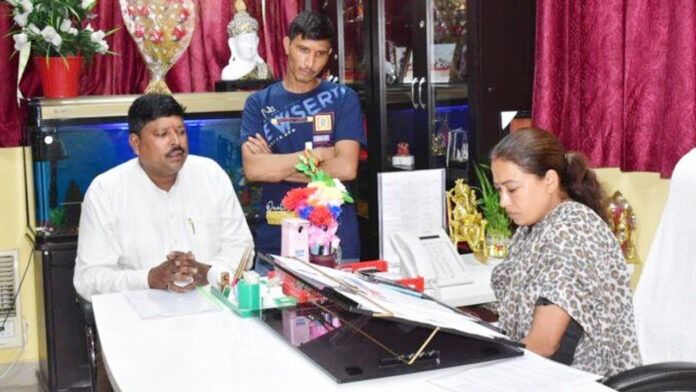 Delegation of Rakshak Dal met Minister Rekha Arya