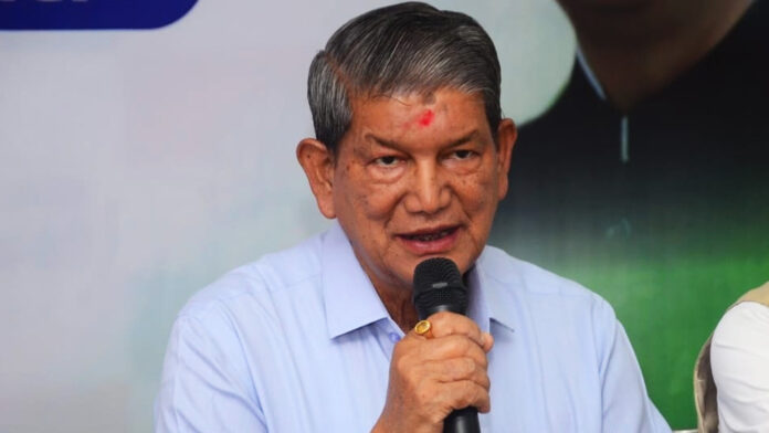The hand of the son of 'Himalaya' son behind the sting