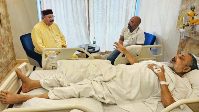 Satpal Maharaj meet health of Union Minister Giriraj Singh