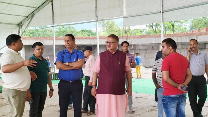 Minister Joshi inspected the holy soil of martyrs' courtyard