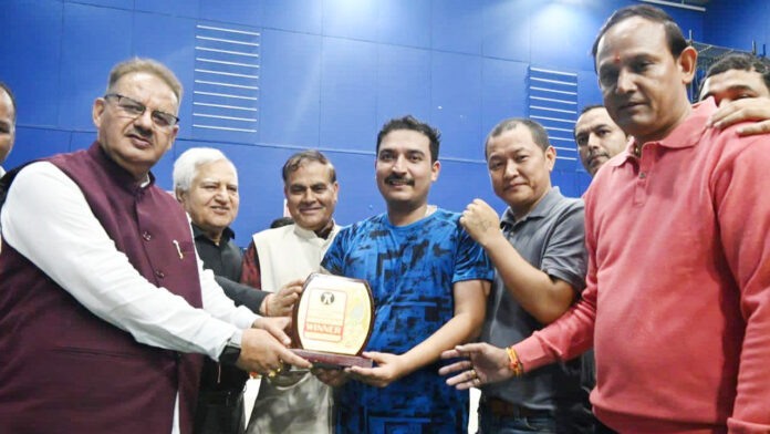 Minister Joshi awarded the winners of badminton tournament