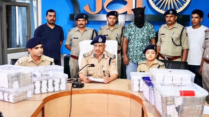 Doon police revealed the theft of crores