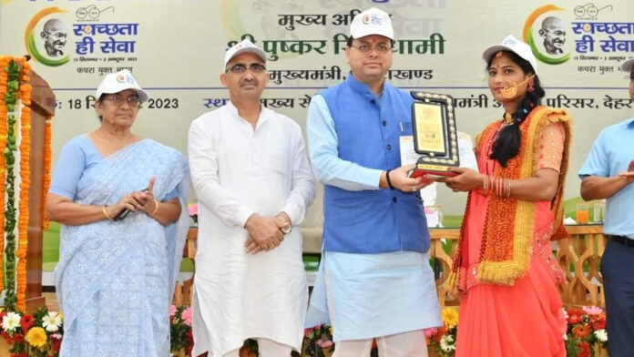 CM Dhami honored 15 gram panchayats