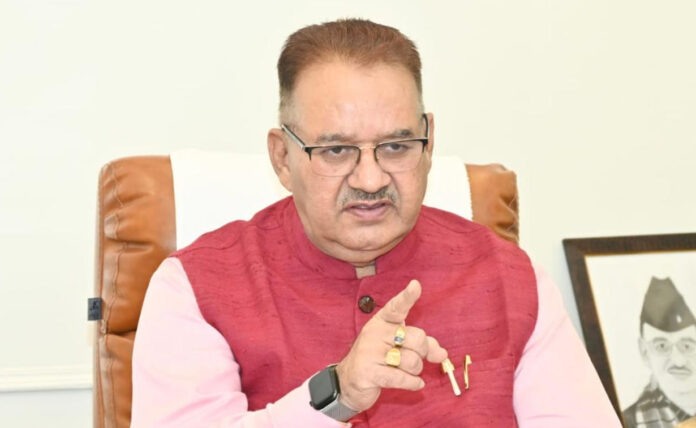 Minister Joshi's meeting with district administration officials