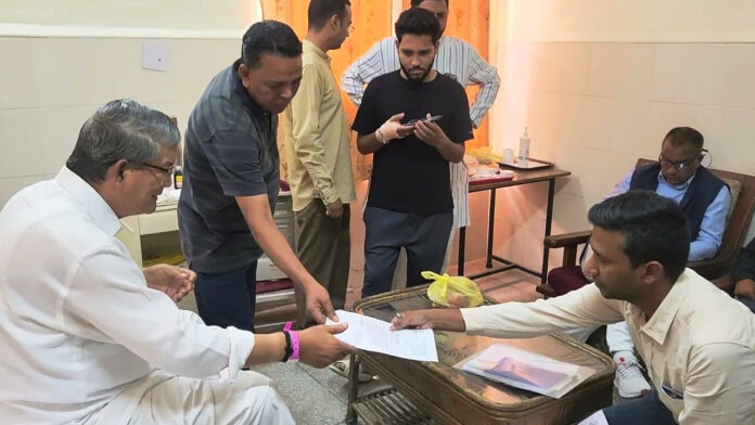 CBI reached the hospital to summon Harish Rawat