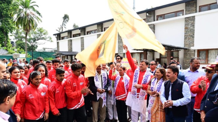 CM Dhami flagged off the team of players and sent them off