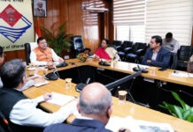 30 नवंबर तक सड़कों को गड्ढा मुक्त न बनाने वाले अफसरों पर होगी सख्त कार्रवाई : सीएम Strict action will be taken against officers