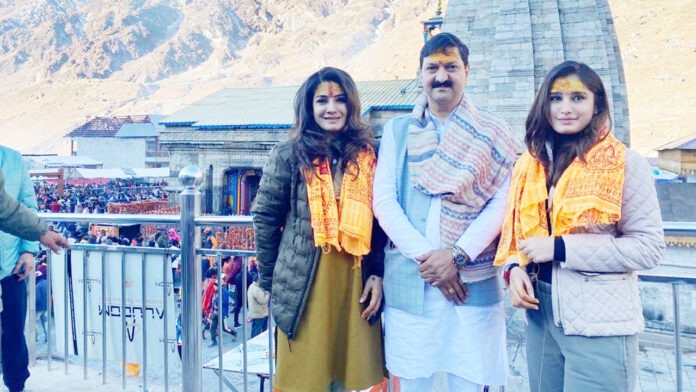 Famous film actress Raveena Tandon reached Kedarnath Dham