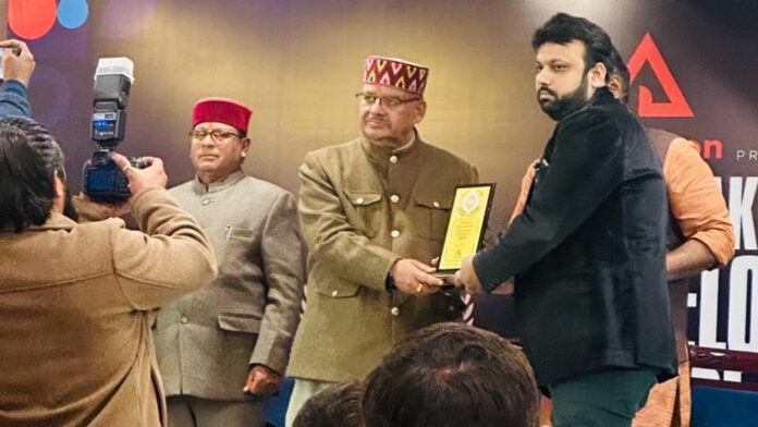 Sameer Khan received the Best Developer Award