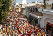 झंडे जी के आरोहण के साथ शुरू हुआ ऐतिहासिक झंडा मेला Historical Jhanda Mela started